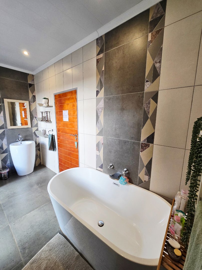 4 Bedroom Property for Sale in Flamwood North West